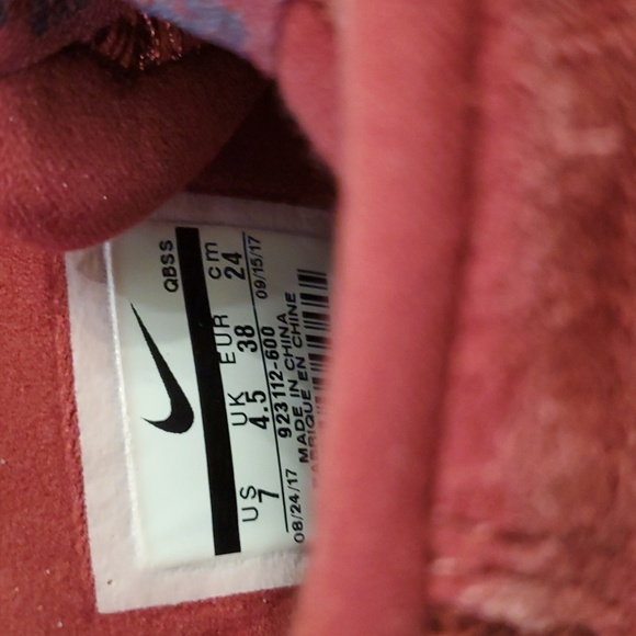 NIKE RED SHOES - Picture 5 of 6